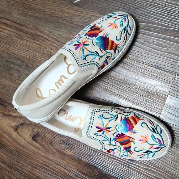 Womans shoes - Picture 2 of 3